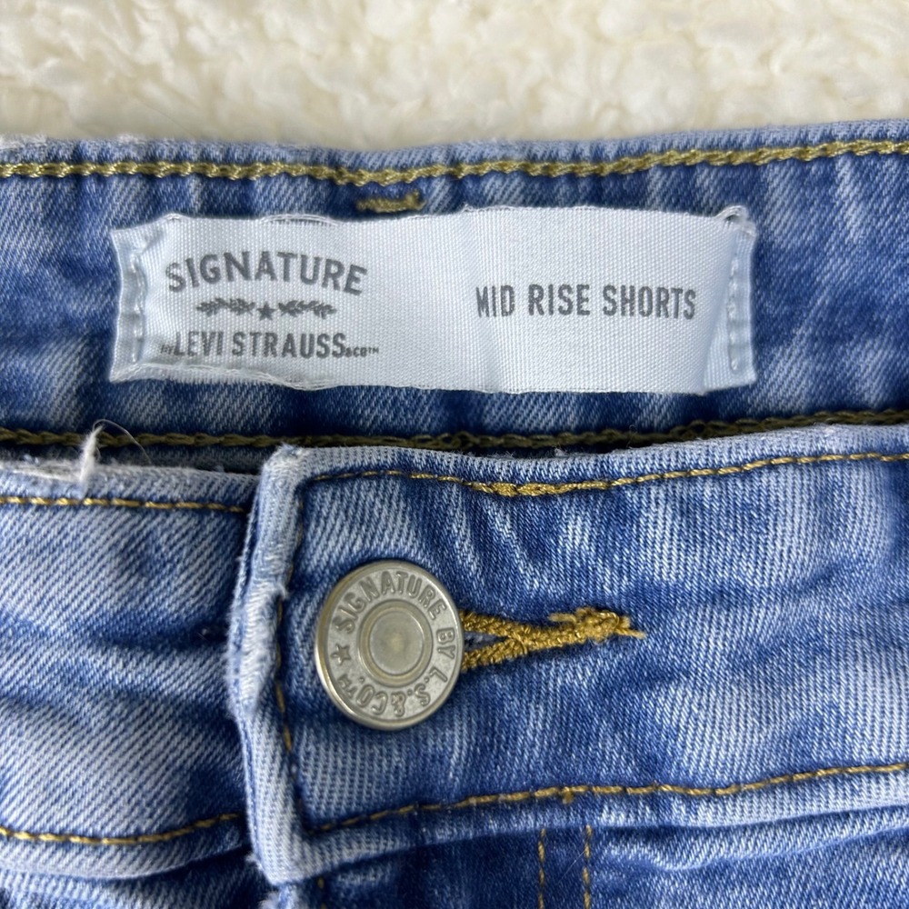 Signature Levi Strauss Womens Mid Rise Distressed Denim Shorts Light Wash Size12 - Picture 3 of 12
